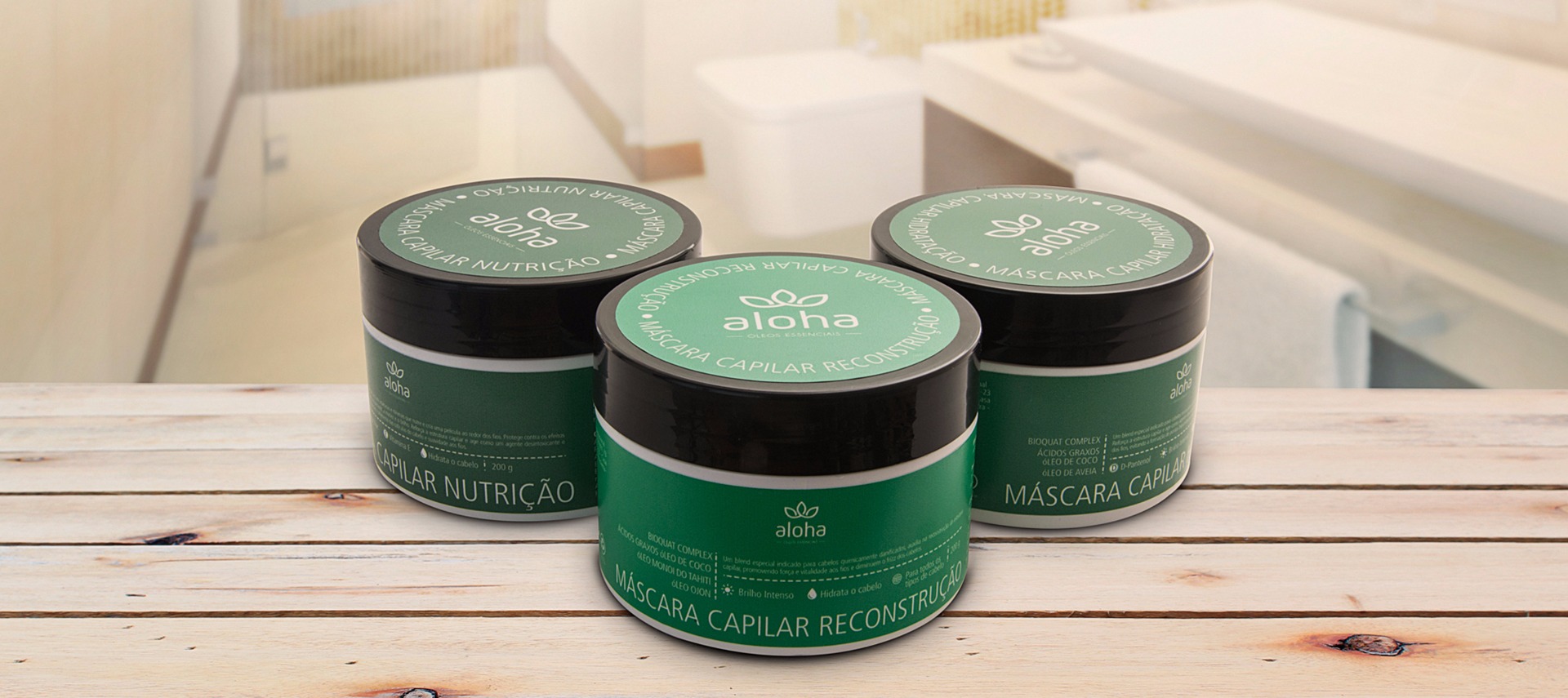 Máscaras capilares Máscara Capilar Nutrição Um blend rico em vitaminas e minerais que nutre e cria uma película ao redor dos fios. Protege contra os efeitos nocivos do calor recuperando a maciez e o brilho. Reforça a estrutura capilar e age como um agente desintoxicante e antioxidante. Promove o selamento das cutículas do cabelo e suavidade aos fios.   ATIVOS: ÓLEO DE COCO VITAMINA E ÔMEGA MAX – conjunto de ômegas 3, 6, 7 e 9   Máscara Capilar Hidratação Máscara Capilar, Hidratação Profunda, rica em propriedades hidratantes, indicada para cabelos ressecados e danificados, com excesso de frizz e com cutículas abertas, ajuda na hidratação profunda da fibra capilar e proporciona um aspecto mais saudável e brilhante.   ATIVOS: ÁCIDOS GRAXOS ÓLEO DE COCO D PANTENOL ÓLEO DE AVEIA Máscara Capilar Reconstrução Máscara capilar reconstrutora é indicada para cabelos quimicamente danificados, auxilia na reconstrução da estrutura capilar, promovendo força e vitalidade aos fios.   ATIVOS: BIOQUAT COMPLEX ÁCIDOS GRAXOS ÓLEO DE COCO ÓLEO MONOI DO TAHITI ÓLEO ONJON